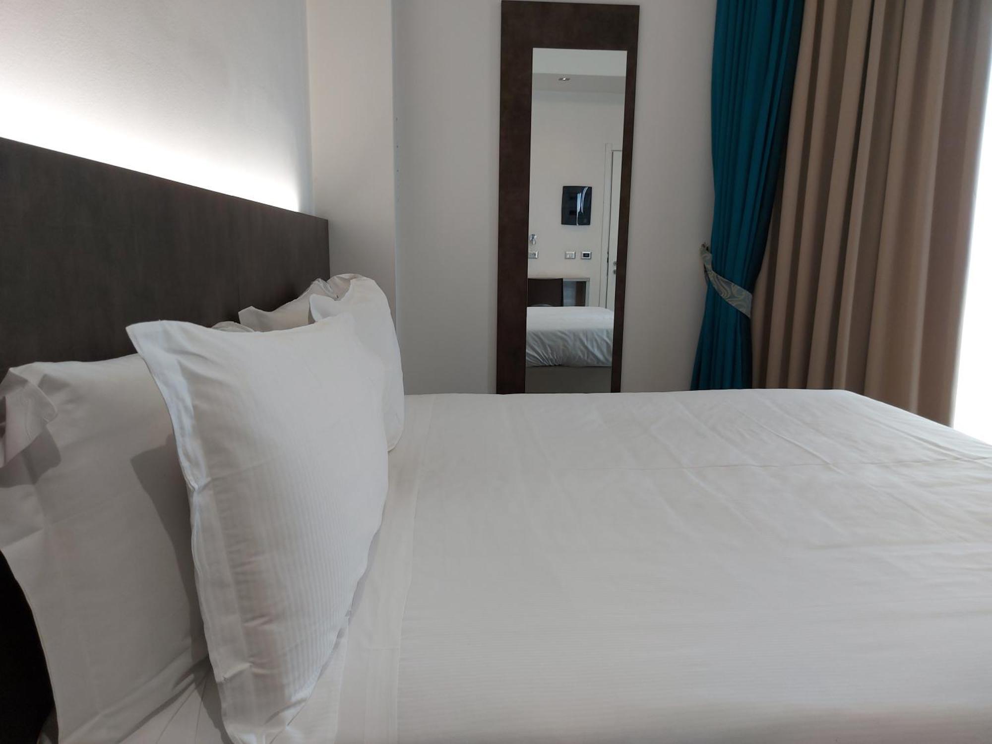 Phi Hotel Milano Baranzate Exterior foto